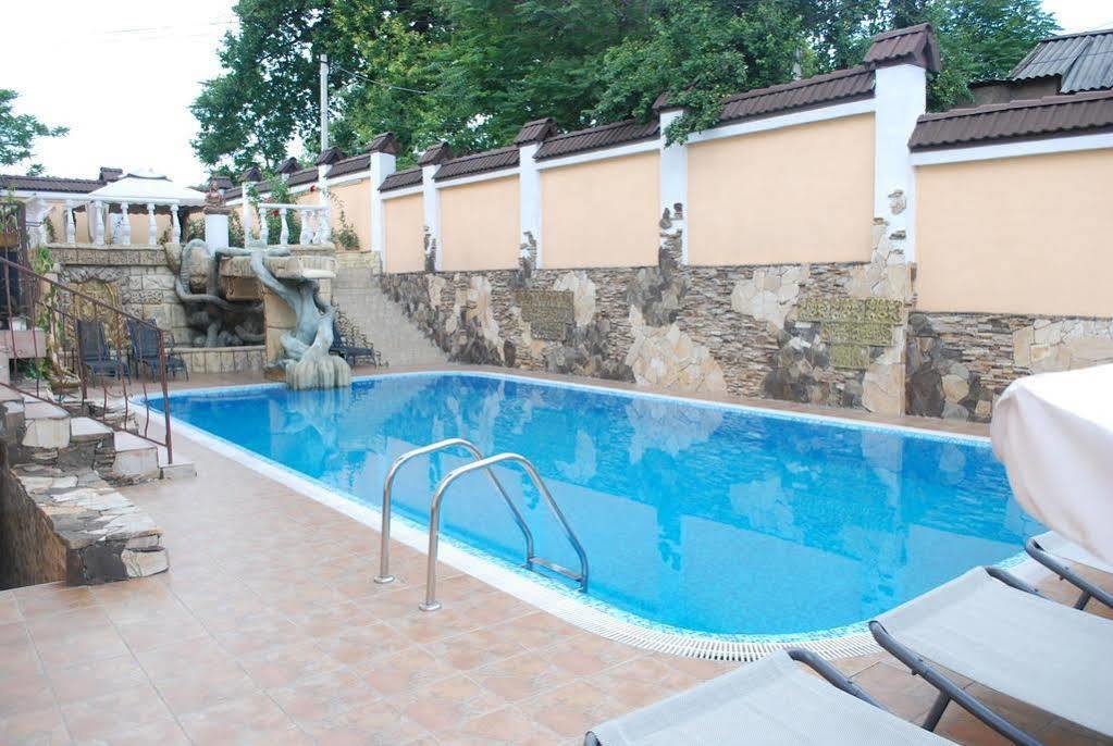 Shadow Boutique Hotel & Spa Chişinau Exteriör bild